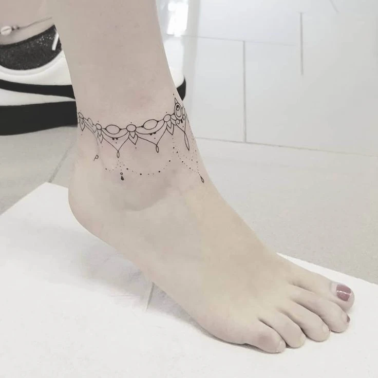 Hình xăm lắc chân nghệ thuật