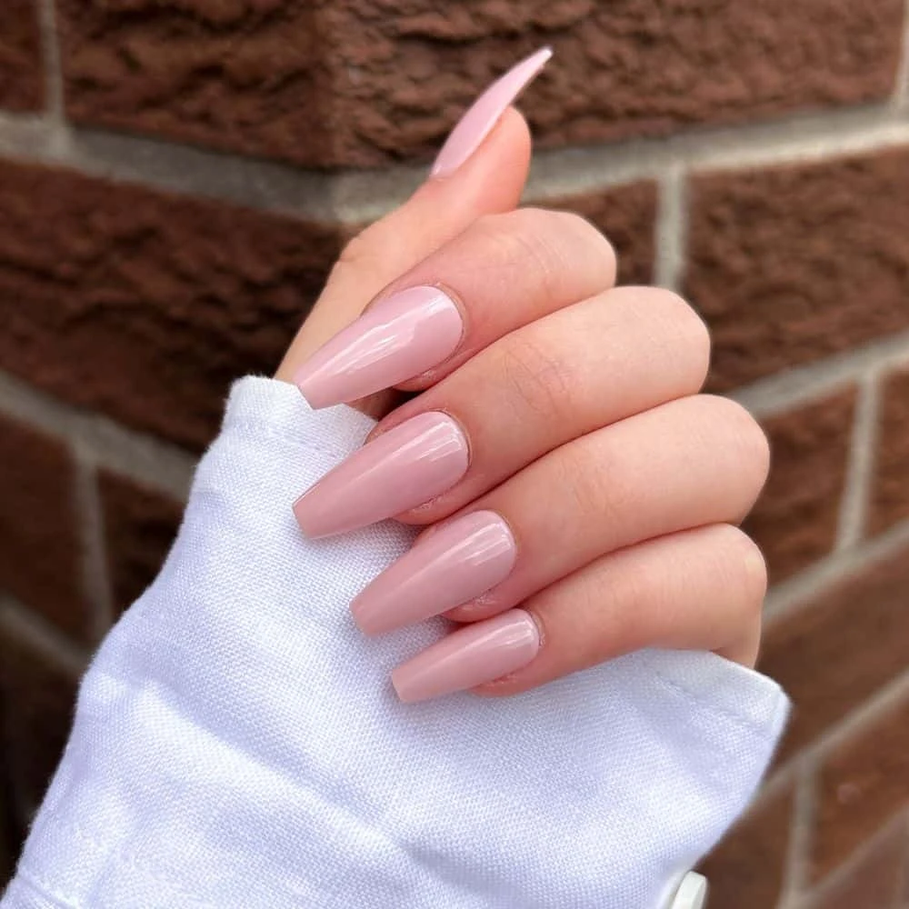 Mẫu nail hồng pastel kết hợp màu sắc khác