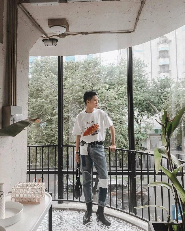 Tạo dáng tự nhiên với tay trong túi