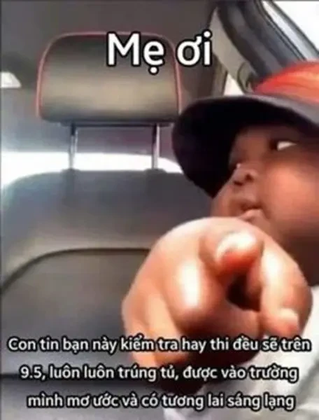 Meme chỉ tay vào màn hình 3