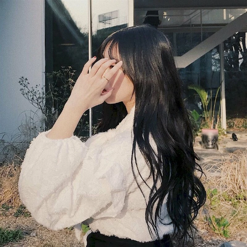 Hình ảnh tự nhiên che mặt