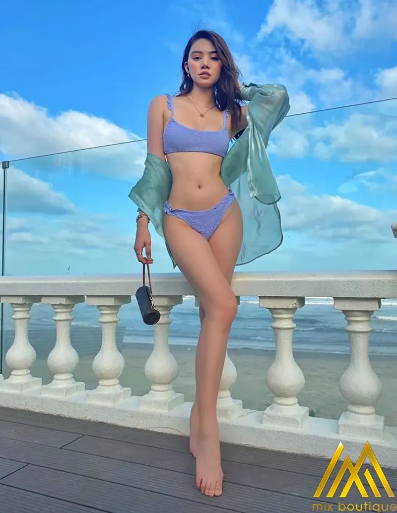 Tạo dáng chụp bikini đẹp