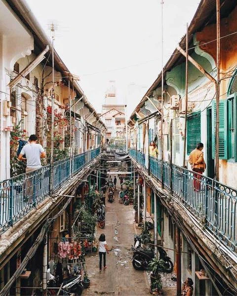 Nấp Saigon
