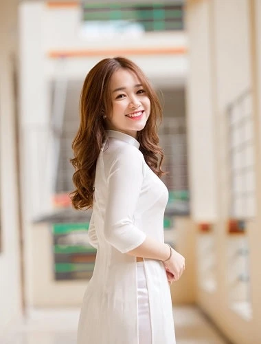 Đứng nghiêng một bên