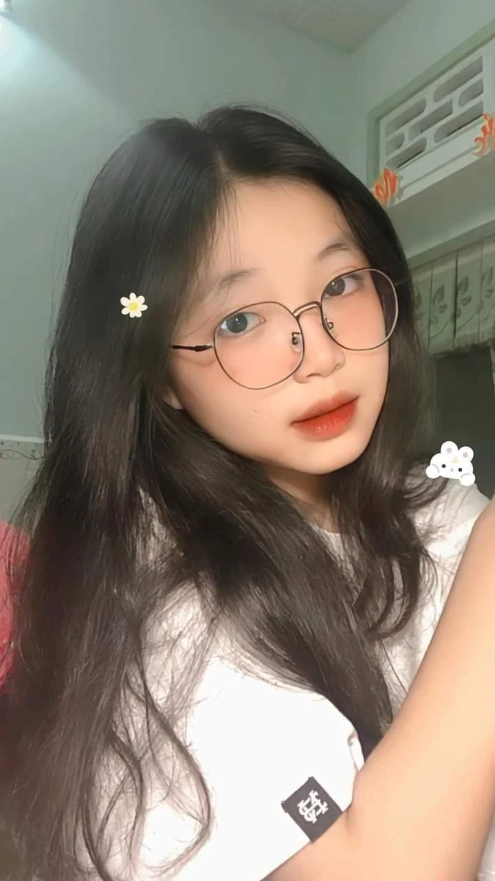 Hình ảnh cô gái tóc dài