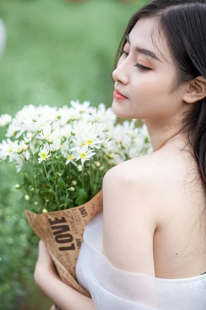 Chụp ảnh với hoa tại nhà