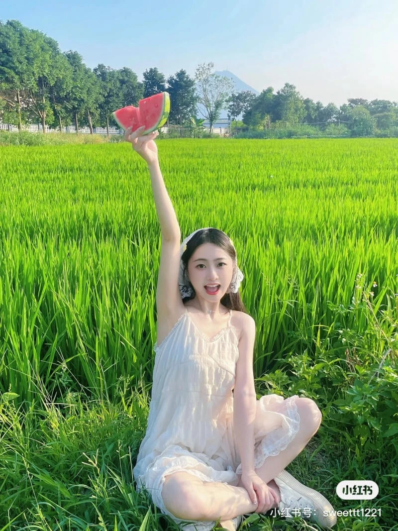 Tư thế ngồi chống cằm