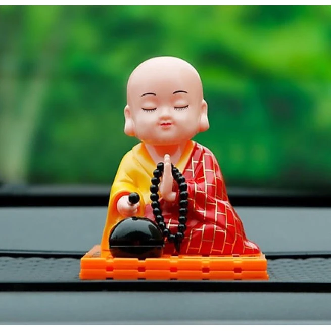 Hình ảnh thầy chùa đang thiền