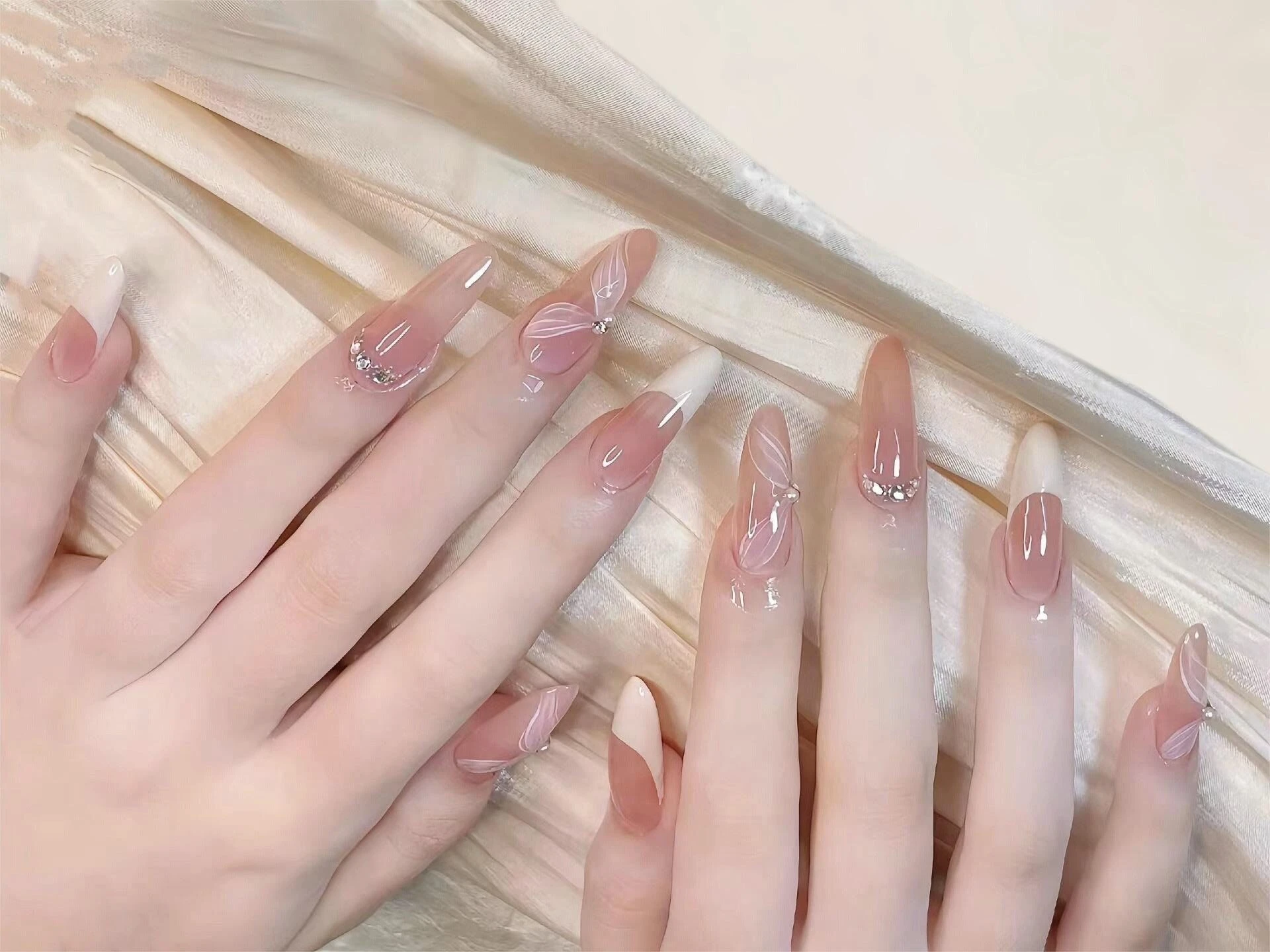 Mẫu nail nhọn sang chảnh