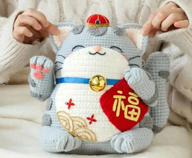 Mèo Thần Tài Với Chi Tiết Rực Rỡ