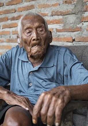 Người ông và đứa cháu