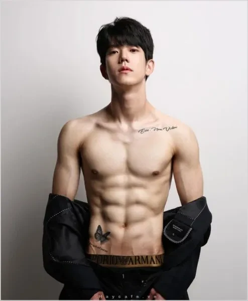 Hình ảnh chàng trai 6 múi