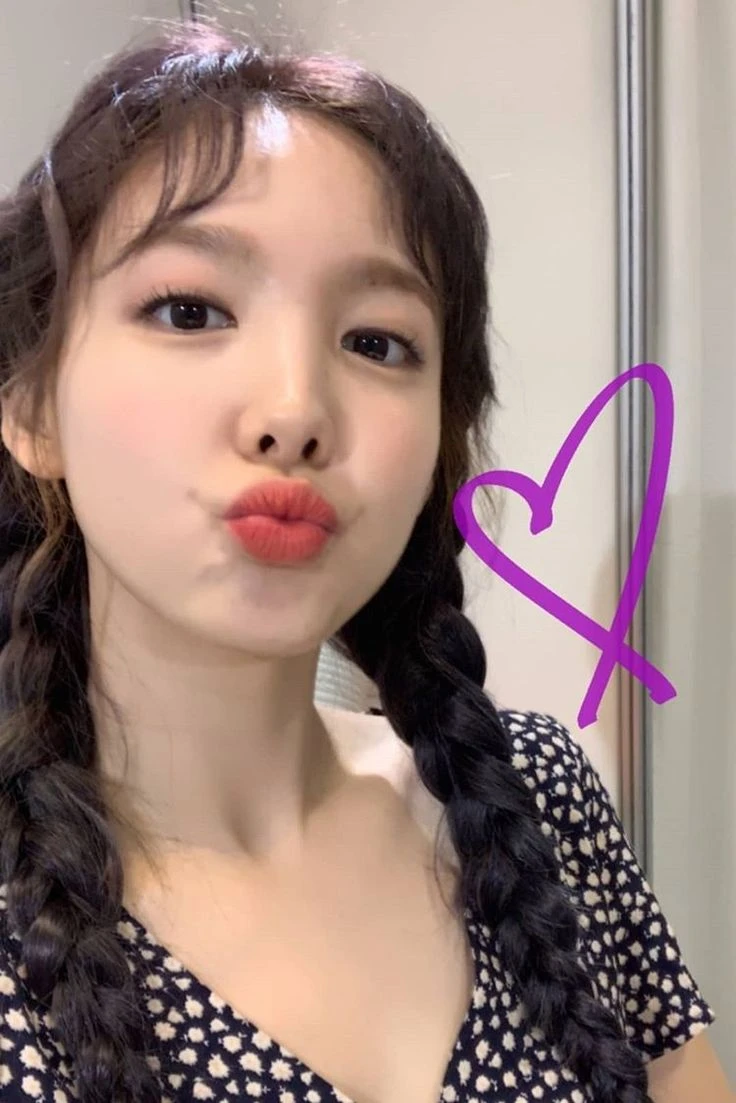 Ảnh selca Nayeon