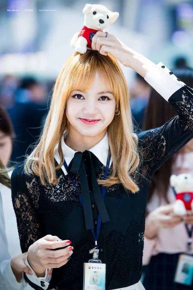 Lisa với phong cách cá tính
