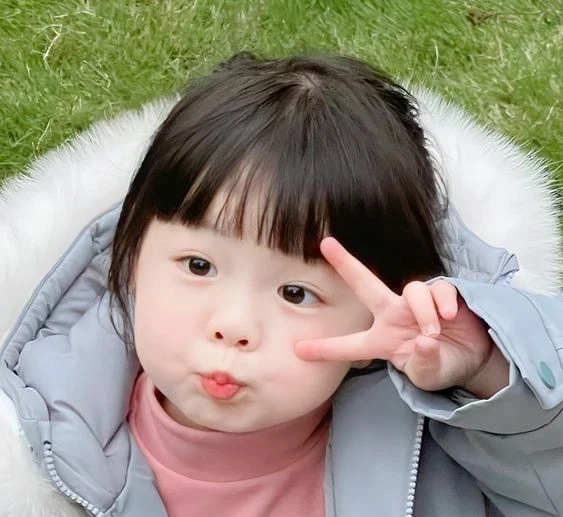Hình ảnh em bé cute