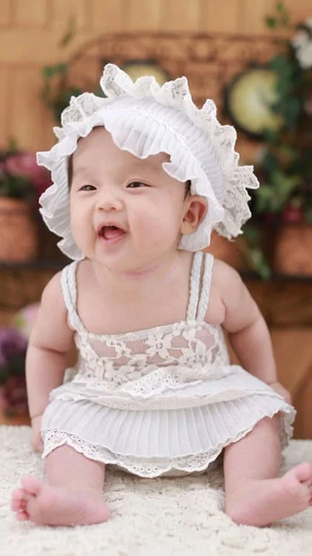Hình ảnh bé gái dễ thương với nụ cười rạng rỡ