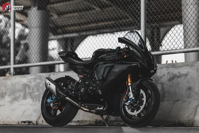 Yamaha R1 độ tem đẹp