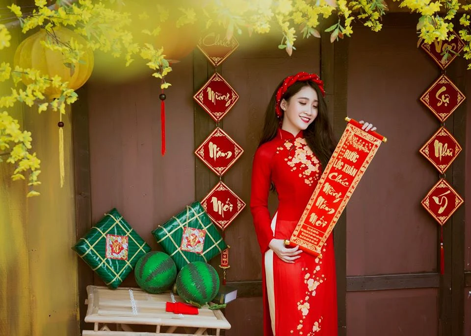 Tạo dáng chụp ảnh áo dài Tết