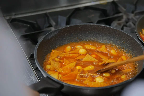 Cách Làm Bánh Gạo Cay (Tokbokki) Ngon Đúng Vị Hàn Quốc