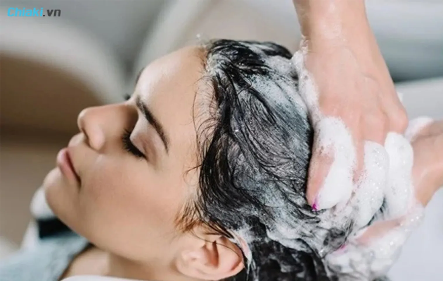 12 cách giữ nếp tóc uốn tại nhà bền đẹp như khi ở salon