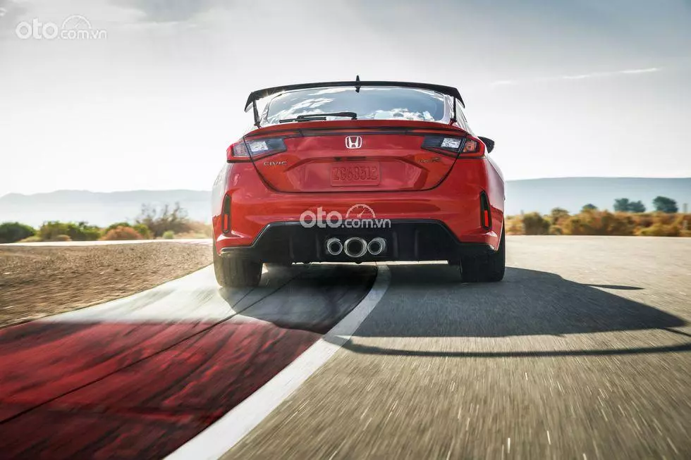 Giá xe Honda Civic Type R kèm ưu đãi mới nhất tháng 10/2024