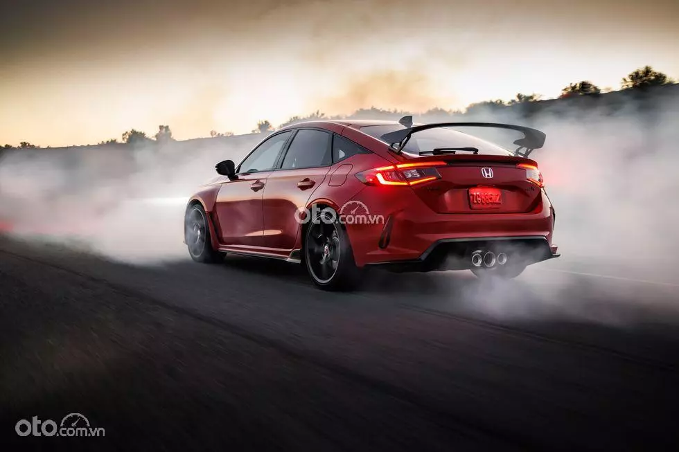 Giá xe Honda Civic Type R kèm ưu đãi mới nhất tháng 10/2024