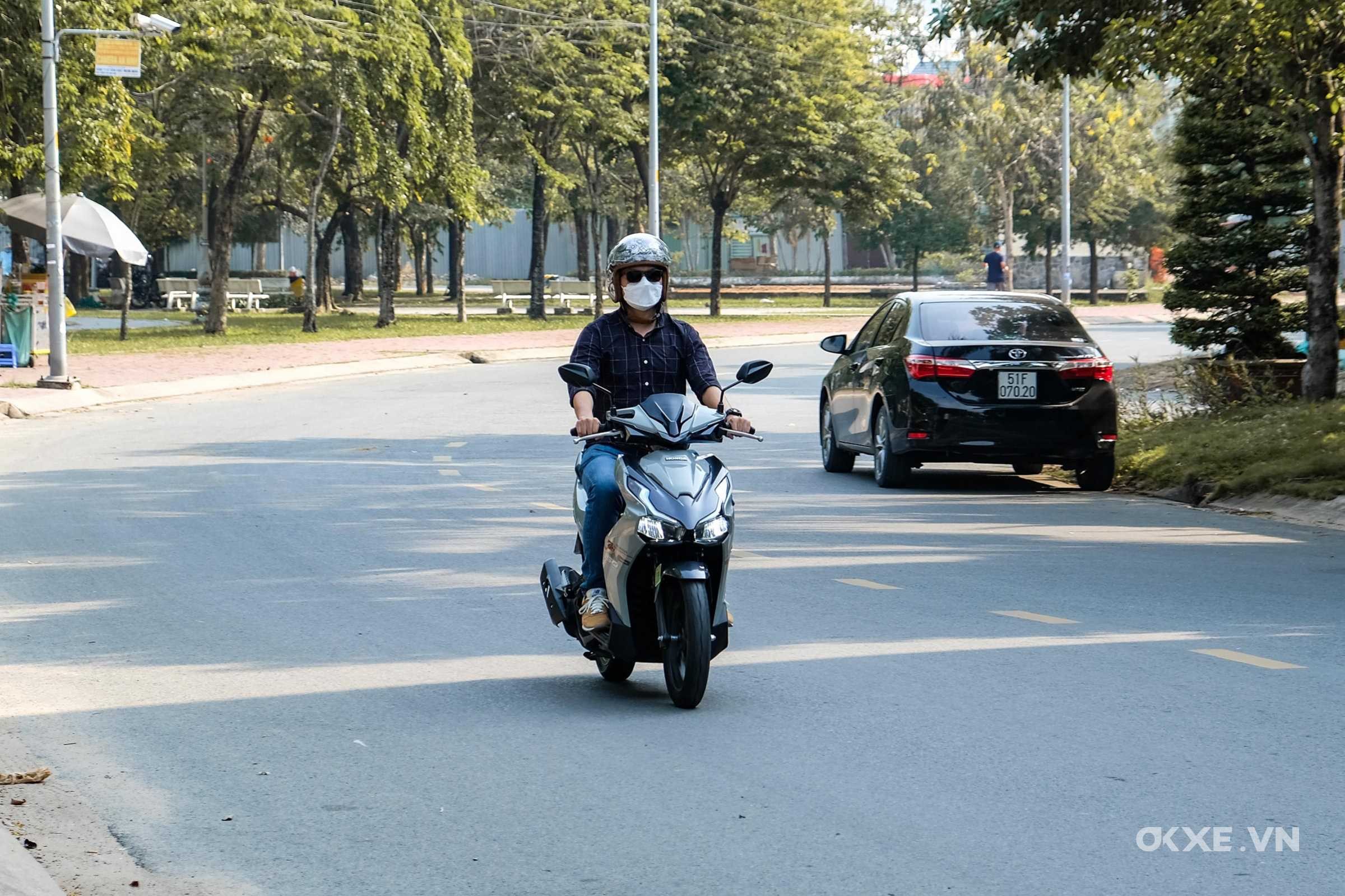 Có nên lắp thêm công tắc đèn xe Honda?