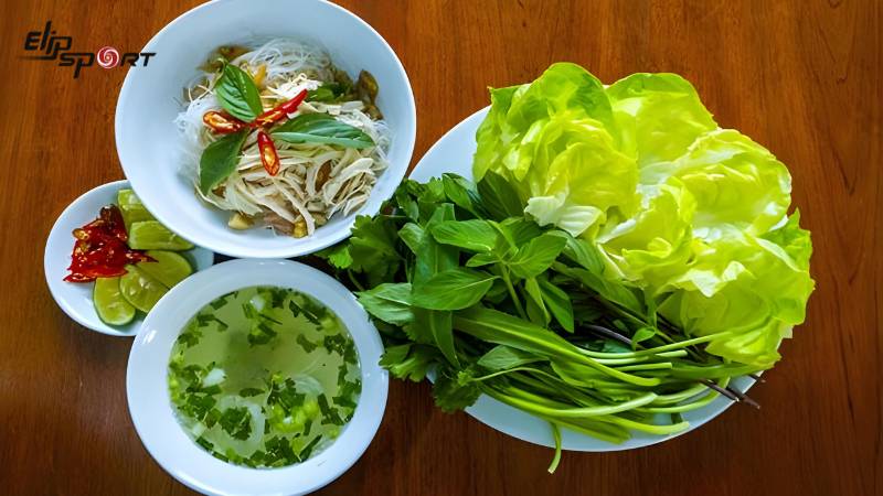 1 tô phở bao nhiêu calo? Cách ăn phở không béo, lợi ích từ phở