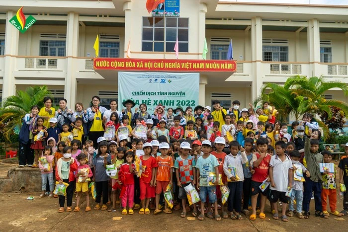 30 năm chiến dịch tình nguyện Mùa Hè Xanh Trường Đại học Mở TP.HCM