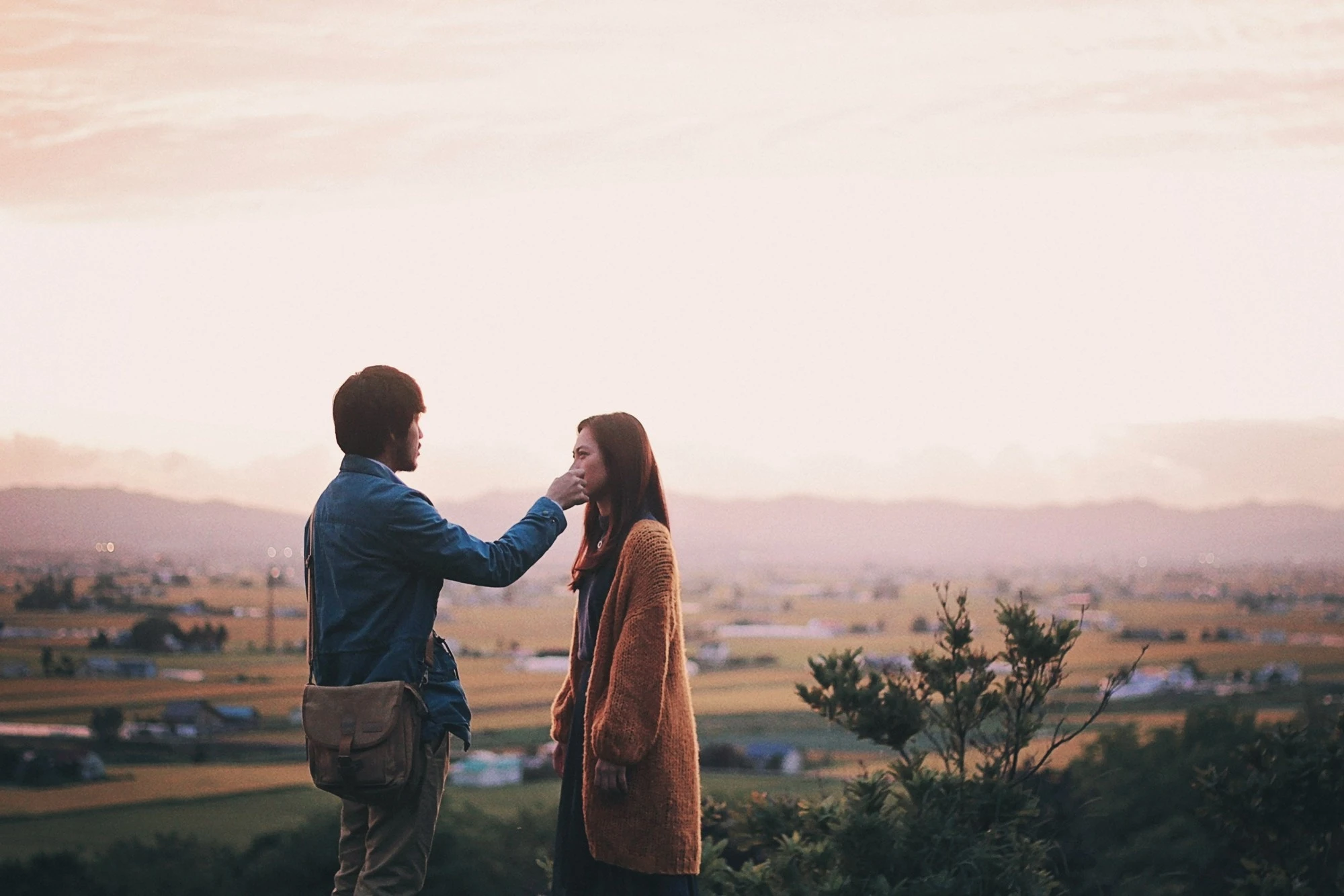 ‘Nhắm mắt thấy mùa hè’: Đẹp mắt, ý nghĩa, nhưng còn khiên cưỡng