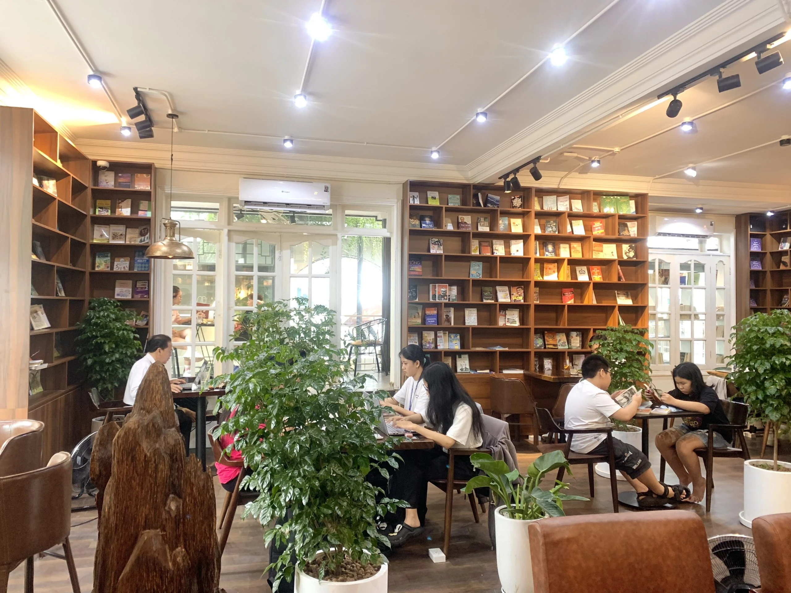 Top 10 quán cafe đẹp quận 3 Sài Gòn thoả thích check in “sống ảo”