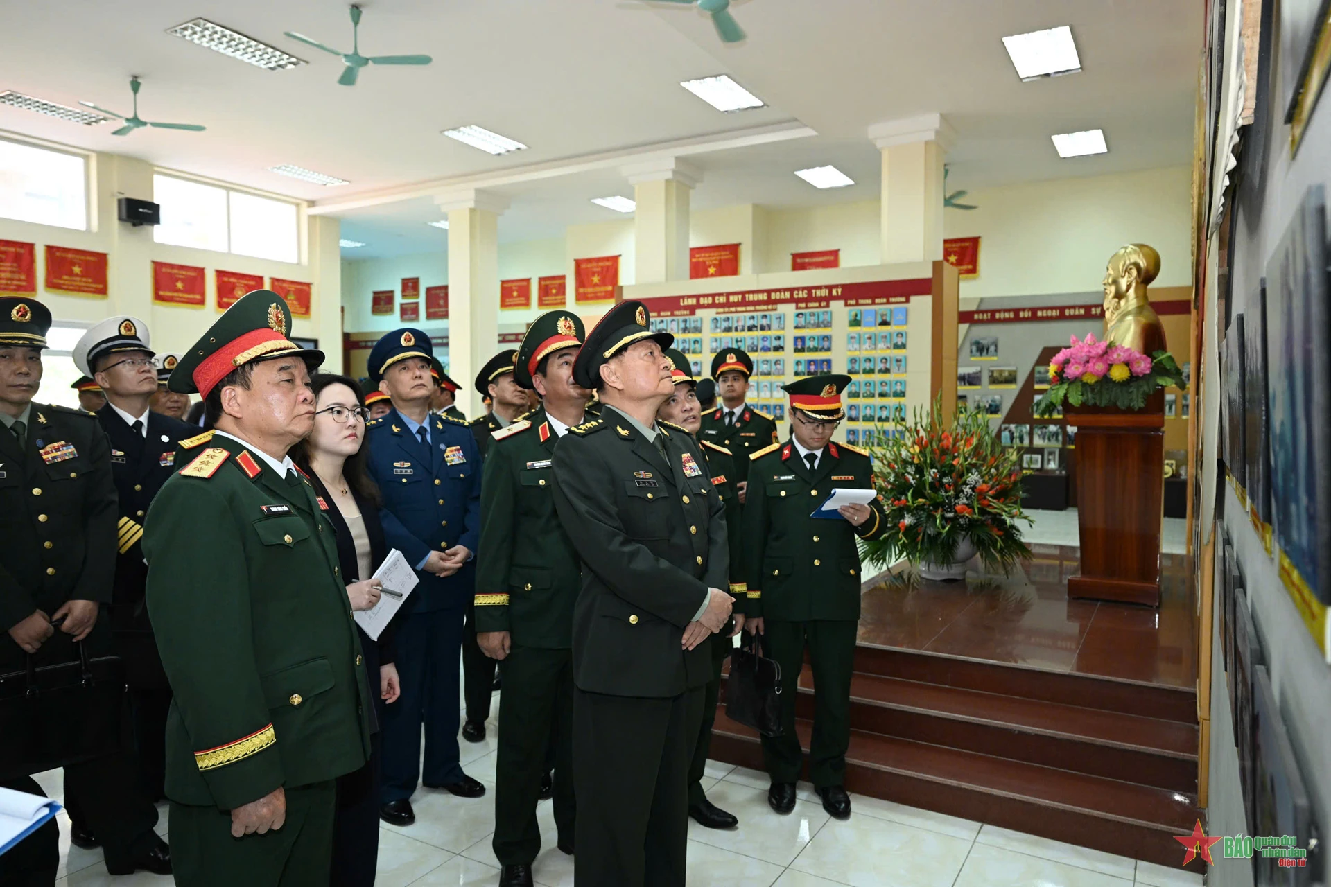 Phó chủ tịch Quân ủy Trung ương Trung Quốc thăm Trung đoàn 102, Sư đoàn 308