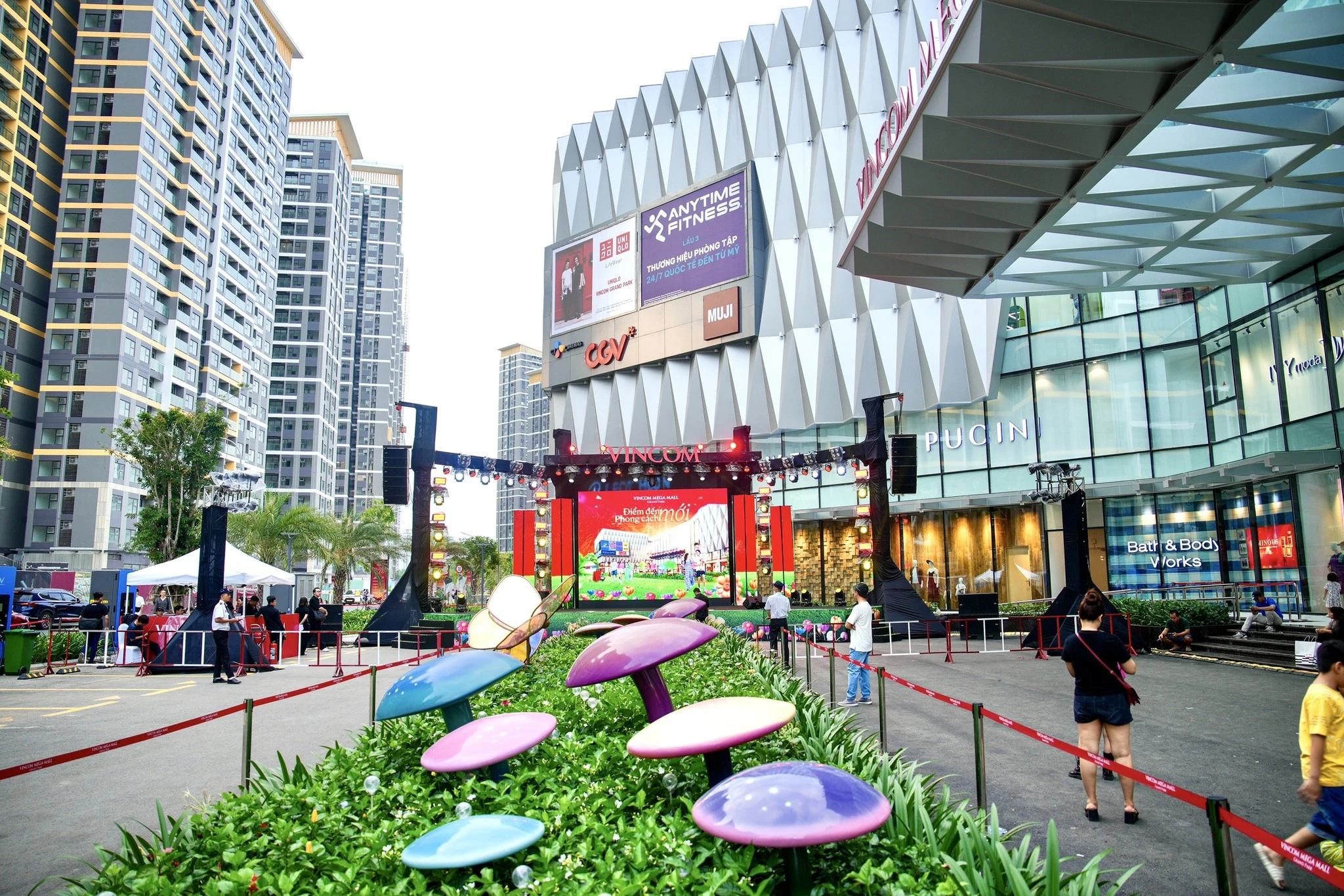 VINCOM MEGA MALL GRAND PARK