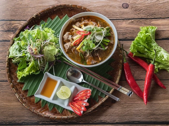 Top 13 quán bún bò Huế ngon nhất tại xứ Huế mộng mơ