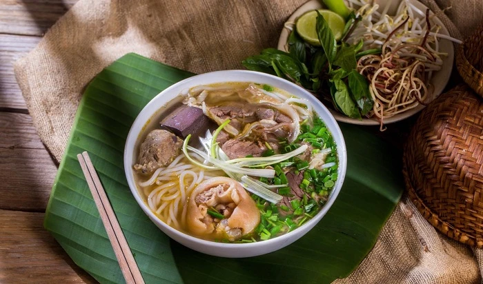 Top 13 quán bún bò Huế ngon nhất tại xứ Huế mộng mơ