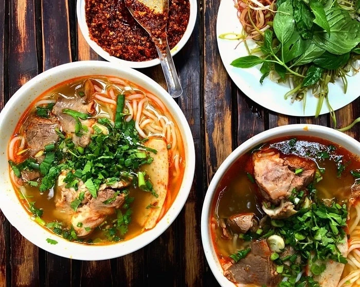 Top 13 quán bún bò Huế ngon nhất tại xứ Huế mộng mơ