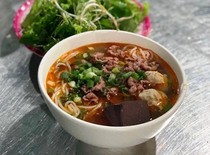 Top 13 quán bún bò Huế ngon nhất tại xứ Huế mộng mơ