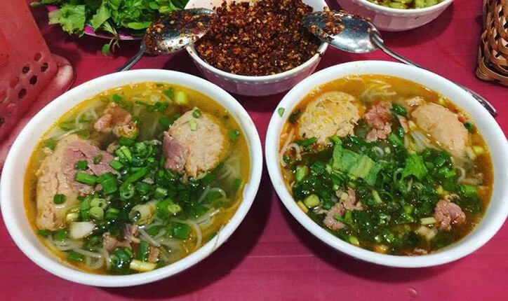 Top 13 quán bún bò Huế ngon nhất tại xứ Huế mộng mơ