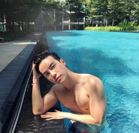 Mỹ nam điển trai chẳng kém gì Won Bin trong “Diên Hi công lược” bị đào lại cảnh nóng với mỹ nhân 18+