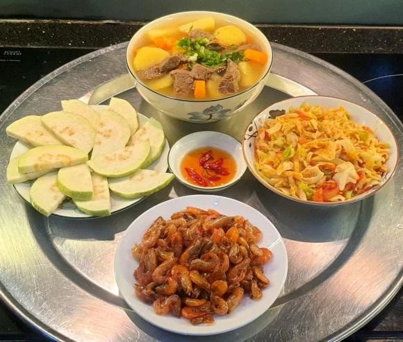 Gợi ý hơn 20 mâm cơm mùa thu đầy ú ụ, nhiều màu sắc, đầy đủ dinh dưỡng