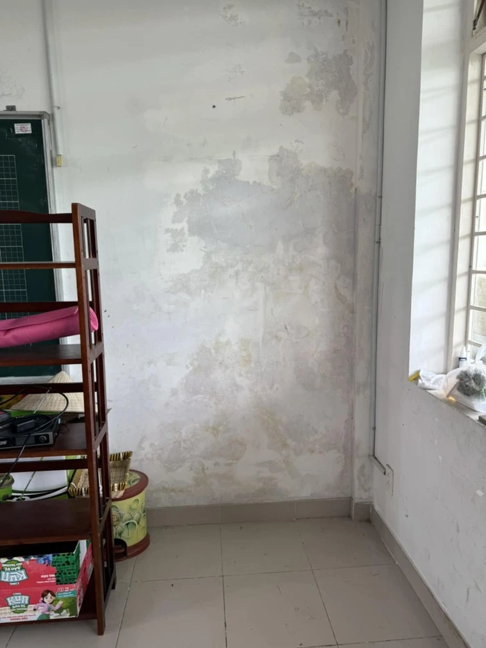 Sát khai giảng, 1 phòng học TH Võ Thị Sáu ngổn ngang sửa chữa, phụ huynh bức xúc