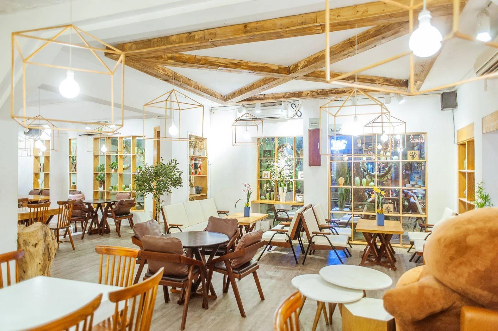 TOP 20 quán cà phê quận 3 view cực đẹp, check in ảo diệu | Vincom | Vincom