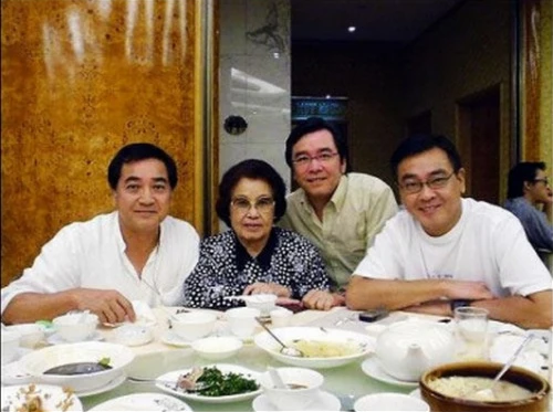 Những gia tộc toàn sao