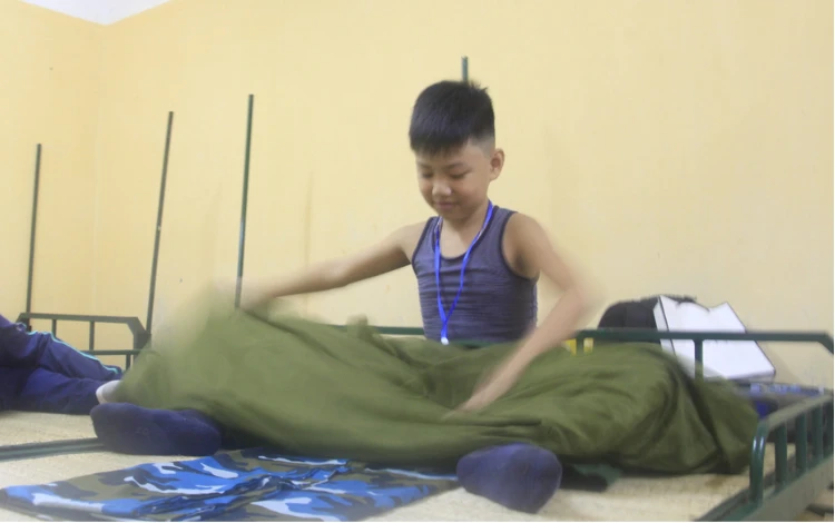 Cách gấp chăn quân đội