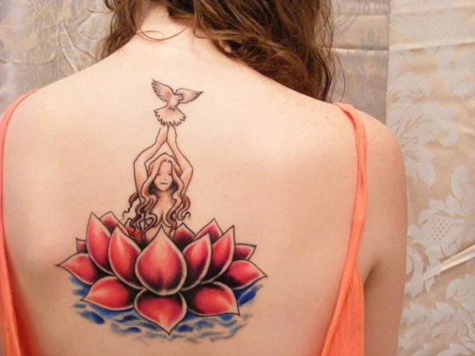 Hình xăm sau lưng nữ đẹp và gợi cảm nhất