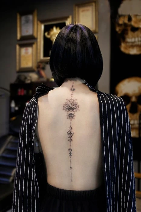 Hình xăm sau lưng nữ đẹp và gợi cảm nhất