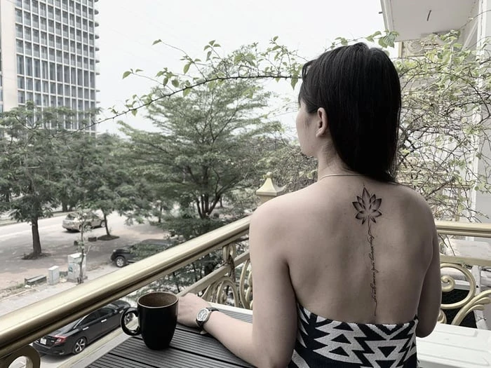 Hình xăm sau lưng nữ đẹp và gợi cảm nhất