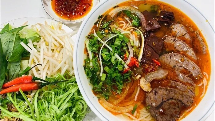 Những quán bún bò Huế ngon chuẩn vị ở TP.HCM