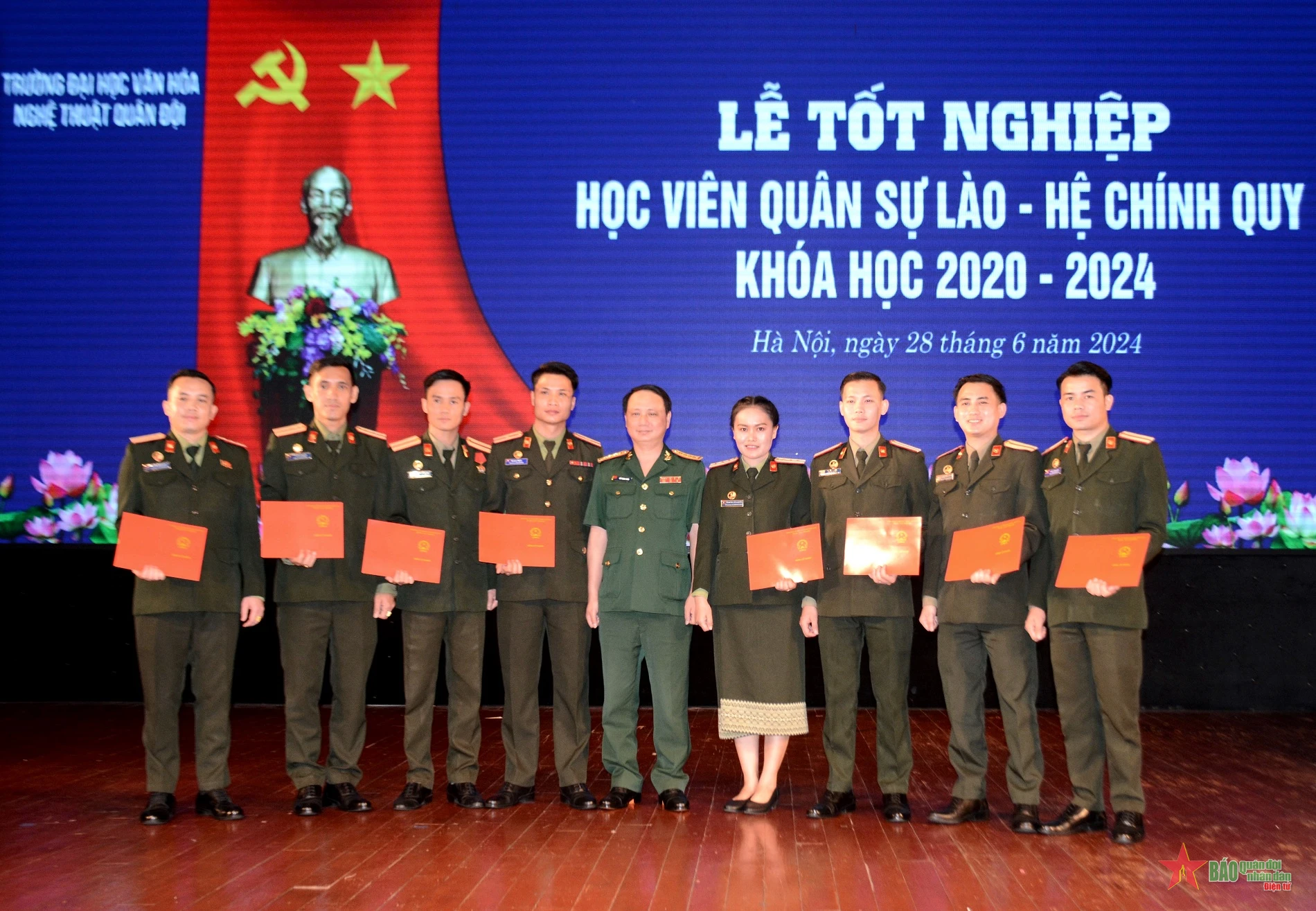 Trường Đại học Văn hóa Nghệ thuật Quân đội tổ chức Lễ tốt nghiệp cho học viên quân sự Lào