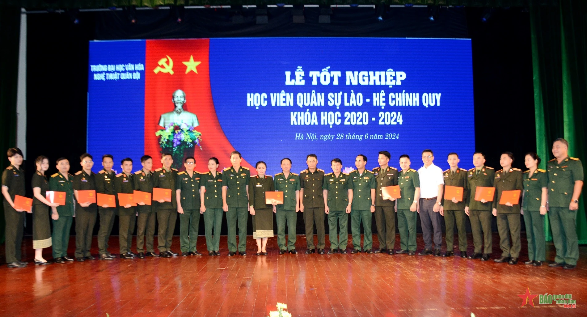 Trường Đại học Văn hóa Nghệ thuật Quân đội tổ chức Lễ tốt nghiệp cho học viên quân sự Lào